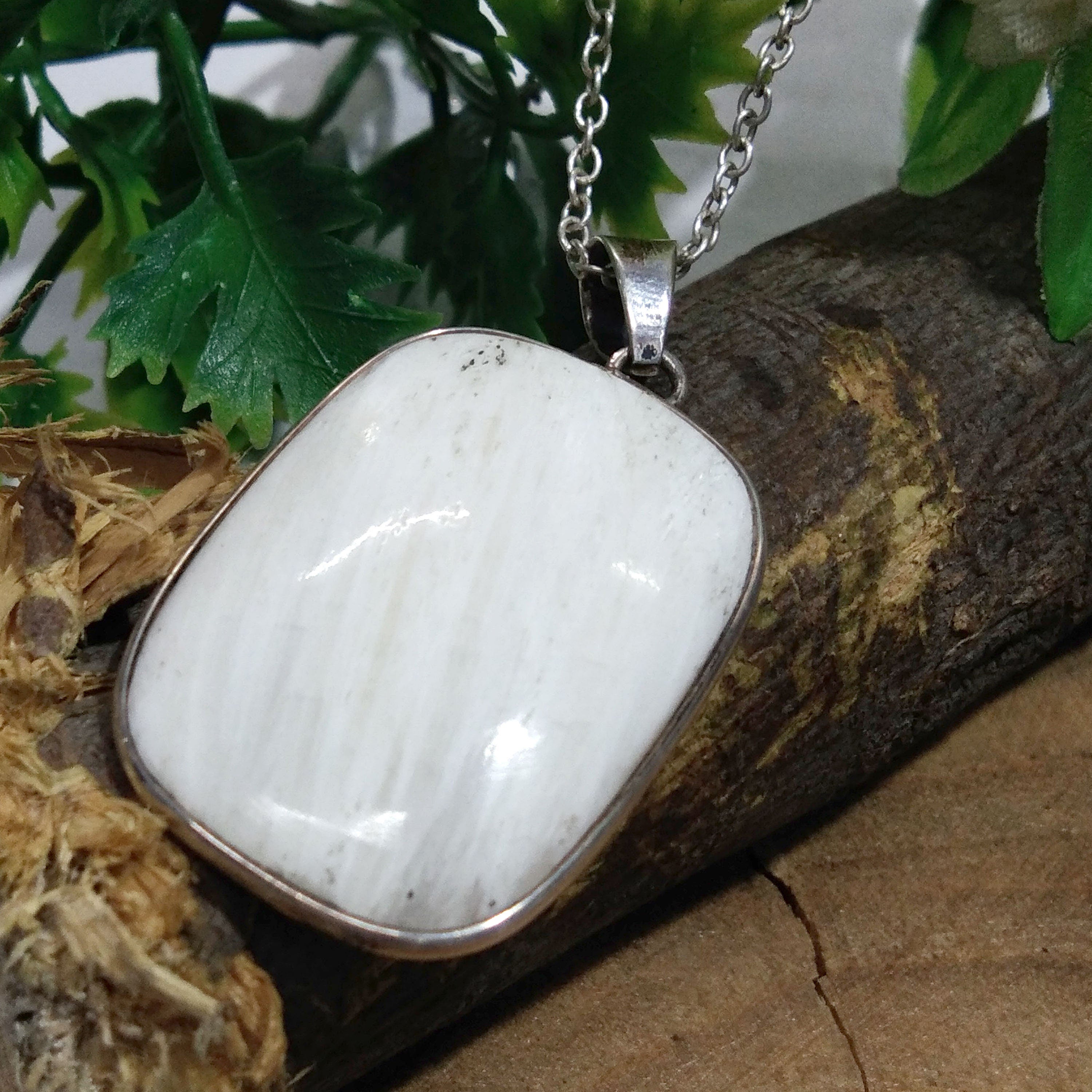 Natural White Scolecite Gemstone Pendant Necklace Chain, 925 Starling Silver Pendant Necklace, Handmade Jewelry Stone Size 30x21 mm Pendant