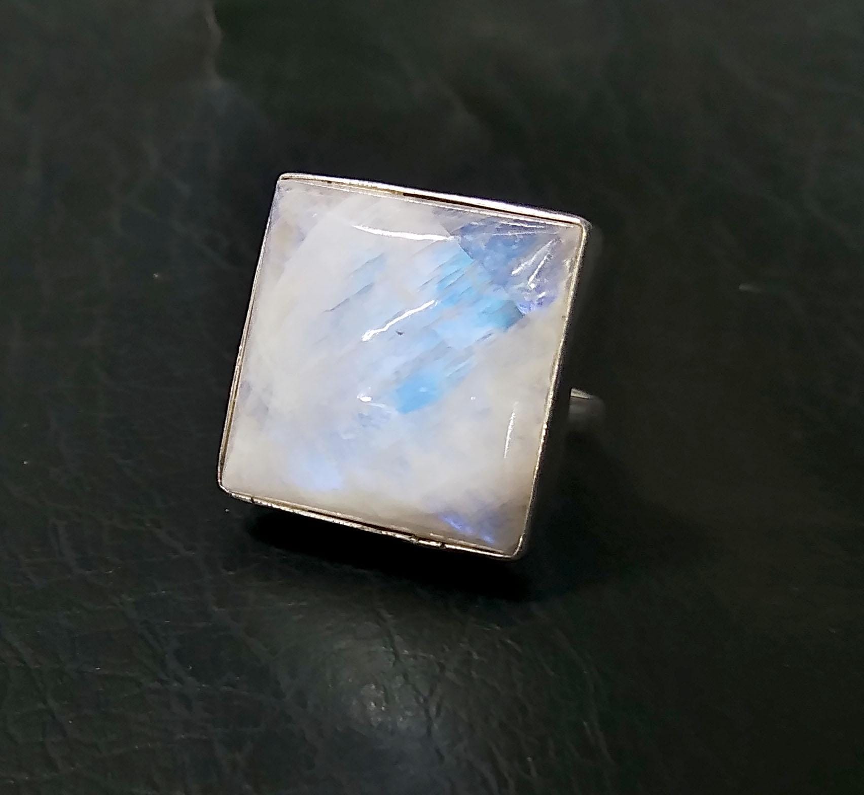 Genuine Rainbow Moonstone Ring, Solid 925 Starling Silver Ring, Very Beautiful Nice Ring, For Girls & Women, Handmade Making Silver Ring.