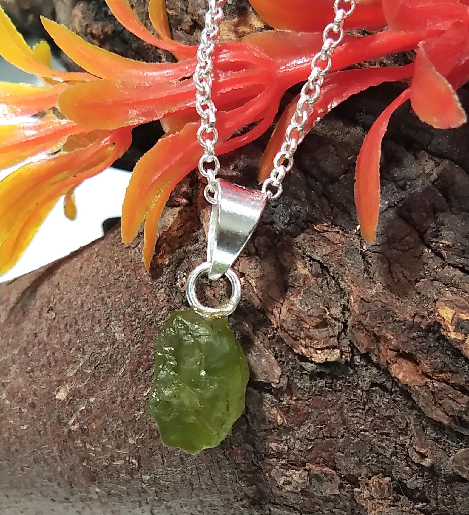 Natural Peridot Rough Gemstone Pendant Chain Necklace, 925 Silver Pendant Necklace, Handmade Pendant, Girls & Women Pendant, Wedding Gift