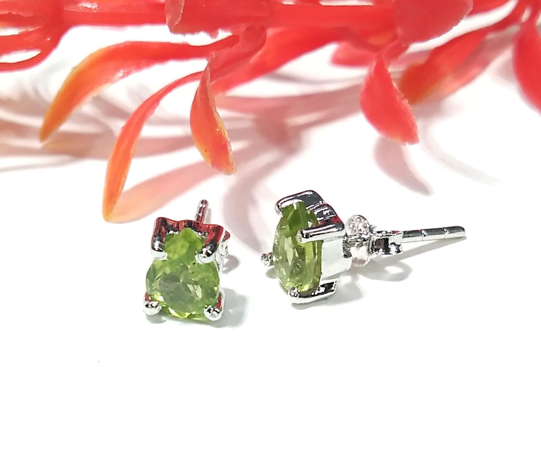 Natural Peridot Gemstone Stud Earrings, 925 Starling Silver Jewelry Earring, Peridot Gemstone Pear Shape Stone Size 7x5mm Gift For Her