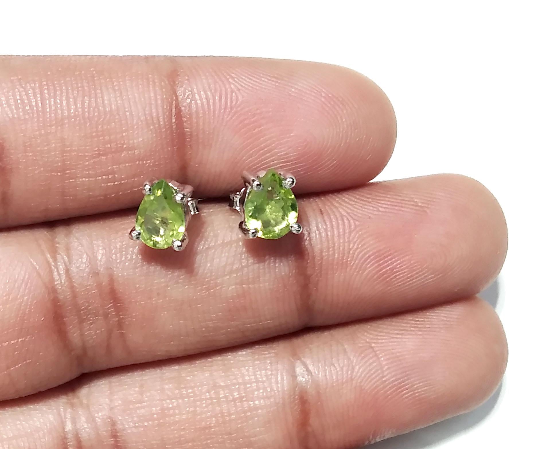 Natural Peridot Gemstone Stud Earrings, 925 Starling Silver Jewelry Earring, Peridot Gemstone Pear Shape Stone Size 7x5mm Gift For Her
