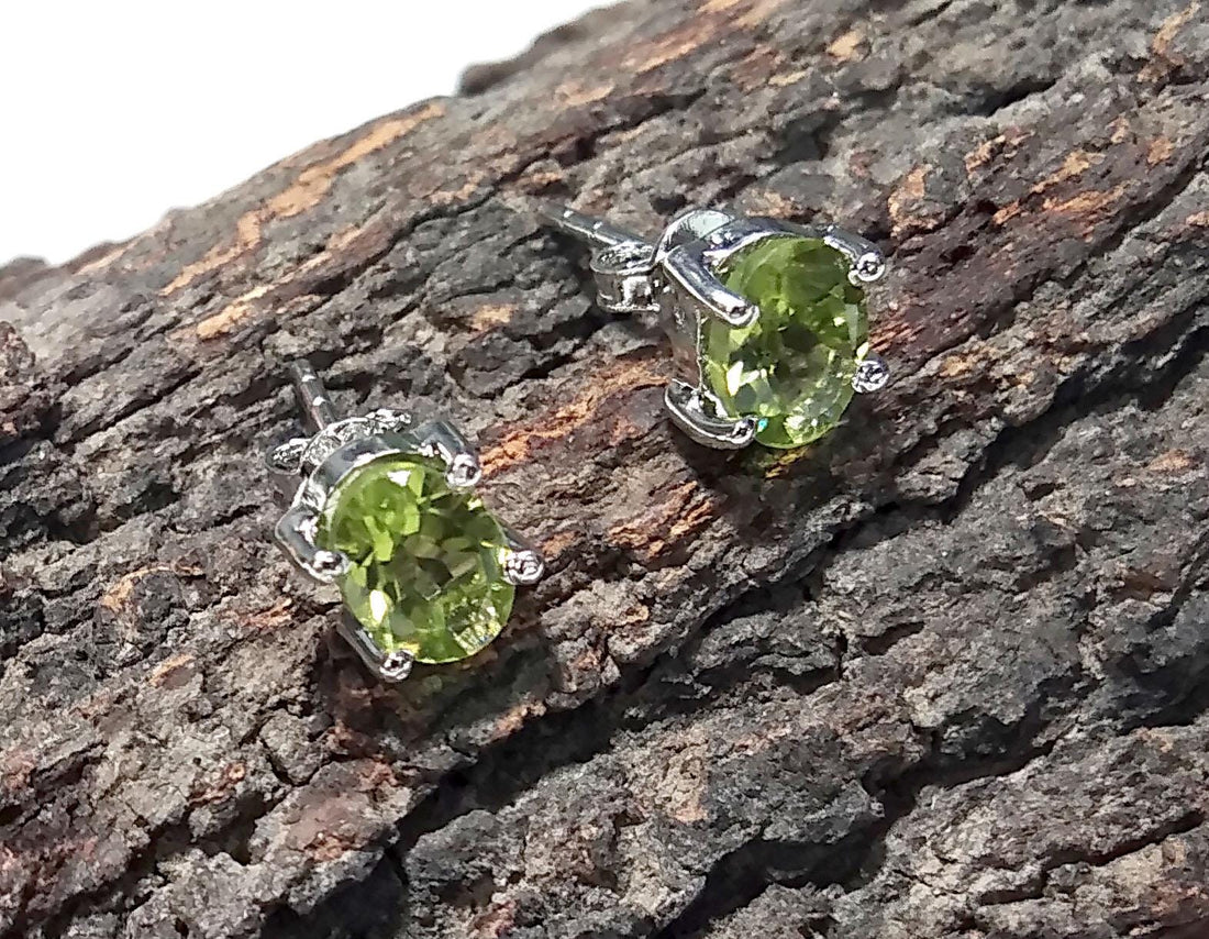 Natural Peridot Gemstone Stud Earrings, 925 Starling Silver Jewelry Earring, Peridot Gemstone Oval Shape Stone Size 7x5mm Gift For Her